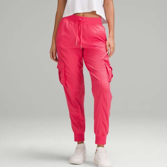 Lululemon Dance Studio Relaxed-Fit Mid-Rise Cargo Jogger
Glaze Pink size XL - Picture 1 of 7